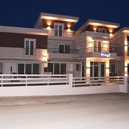 Erosaria Suites Nikiti  Buitenkant foto
