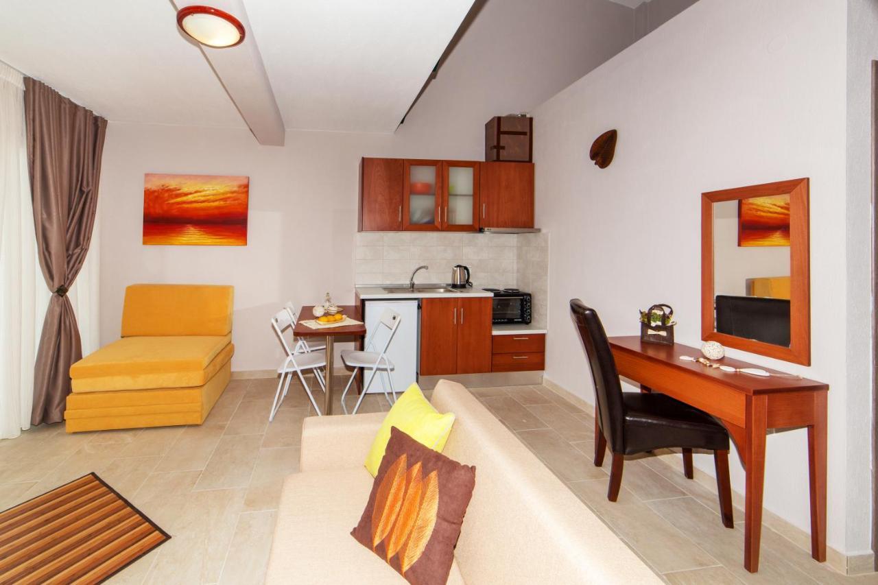 Erosaria Suites Nikiti  Buitenkant foto